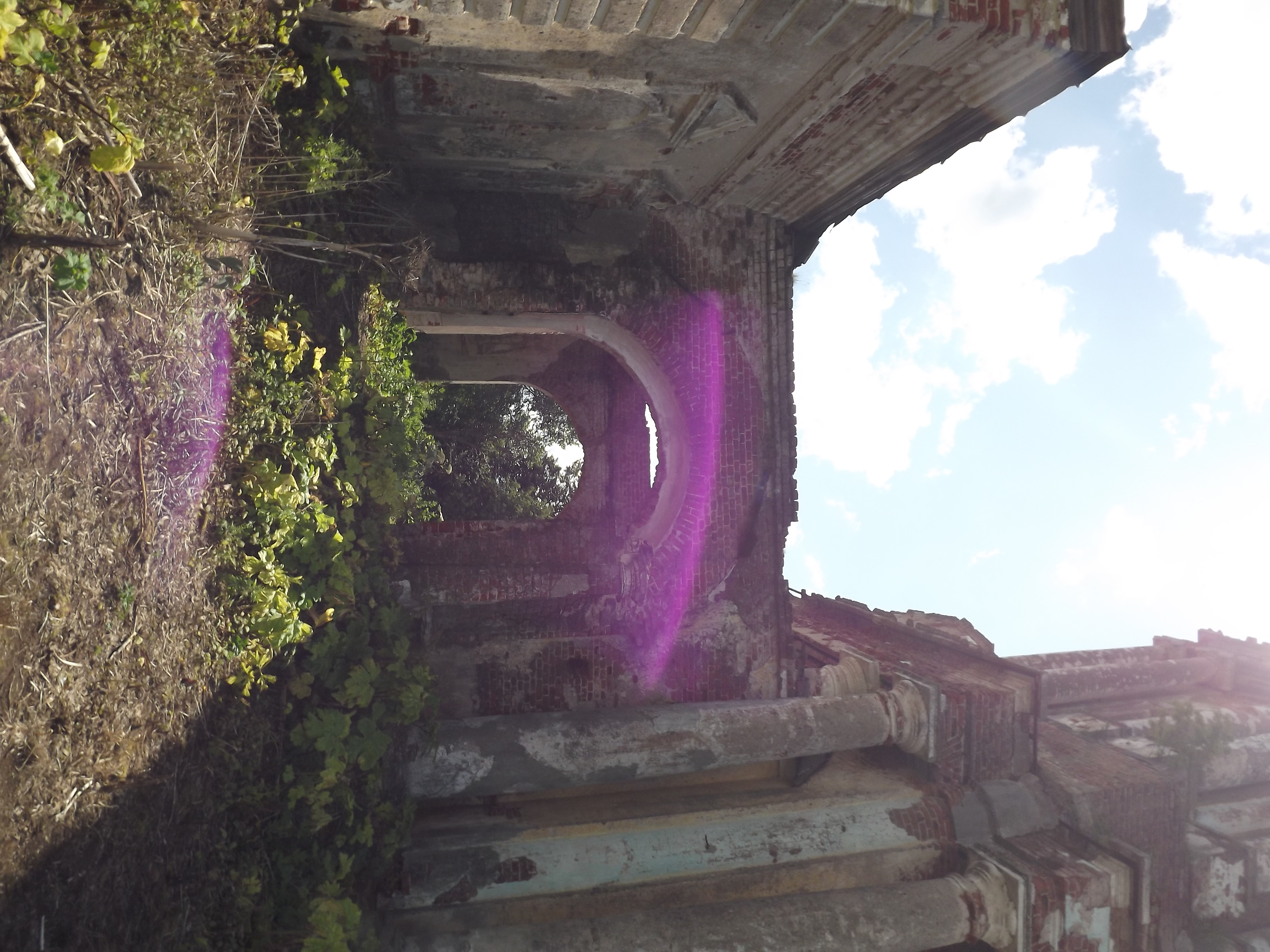 Храм и линия берега в Еськах